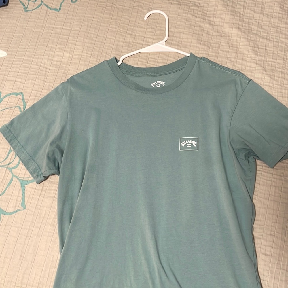 Small BILLABONG t-shirt 100% cotton lightly used